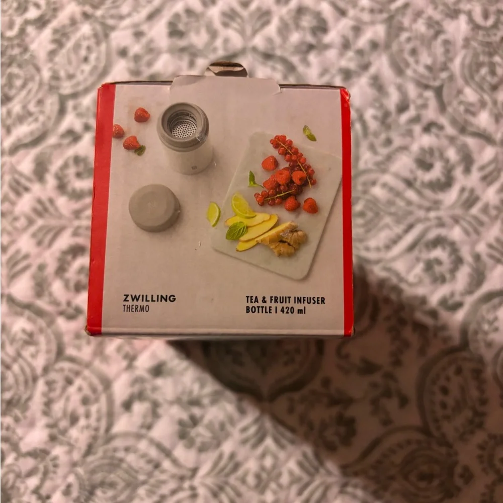 ZWILLING Thermo Tea and Fruit infuser bottle 420ml White Brand New - Picture 2 of 8